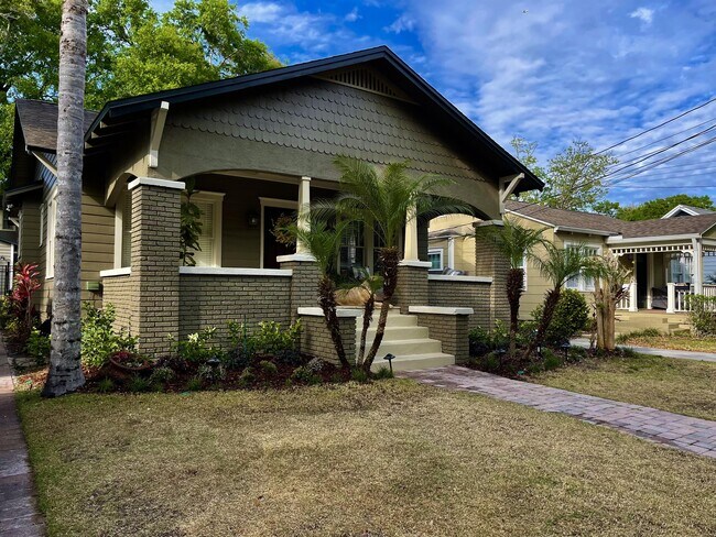 Foto del edificio - 1515 E Washington St