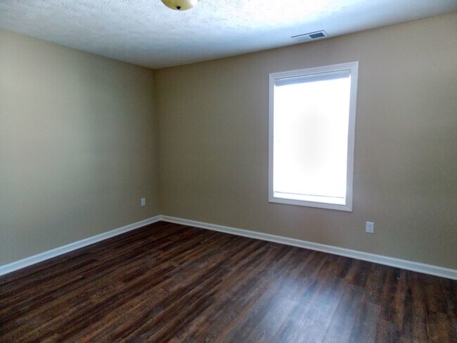 Building Photo - 1508 Normalview Dr