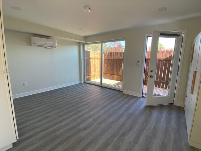 Foto del edificio - 6228 Syracuse Ln