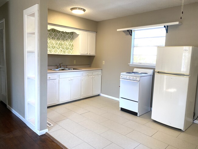 Building Photo - 213 E Swiss Lane Ct