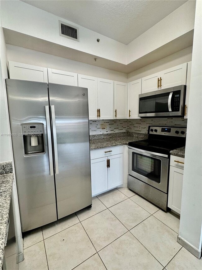 Foto del edificio - 7290 NW 114th Ave