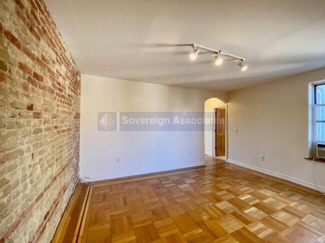 Building Photo - 175 Pinehurst Ave