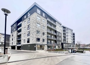 Building Photo - 275 Larch St