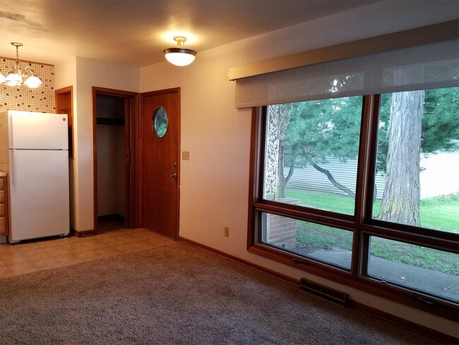 Building Photo - 3316 Midway Dr