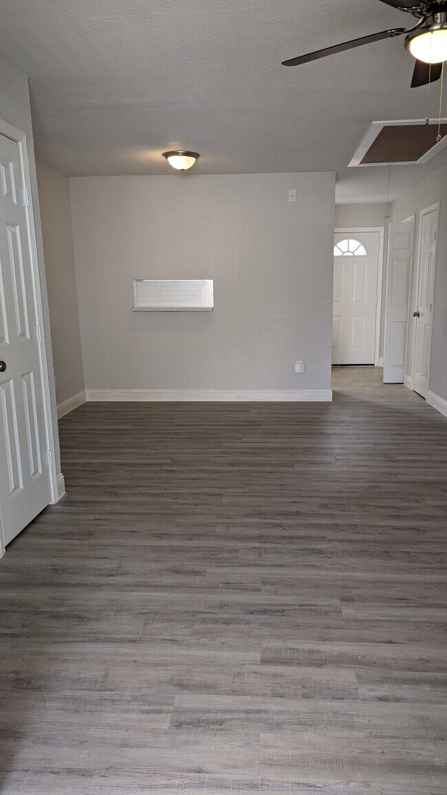 Foto del edificio - 9814 Thorn St