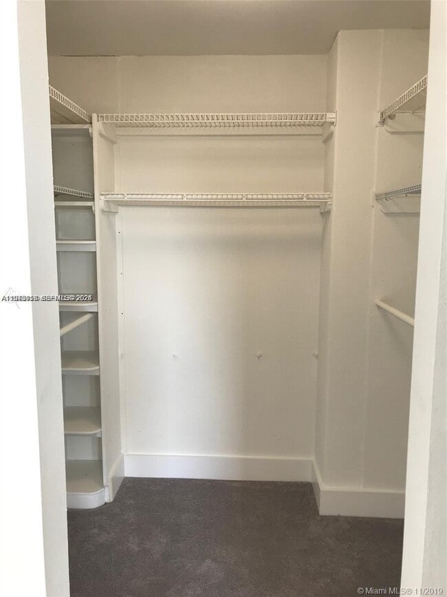 Foto del edificio - 8879 Fontainebleau Blvd