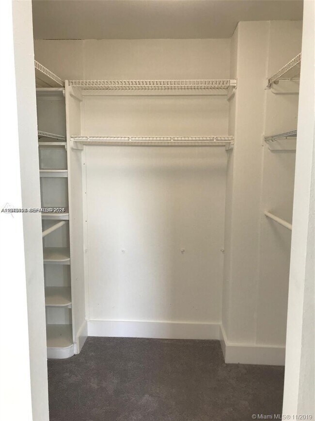 Building Photo - 8879 Fontainebleau Blvd