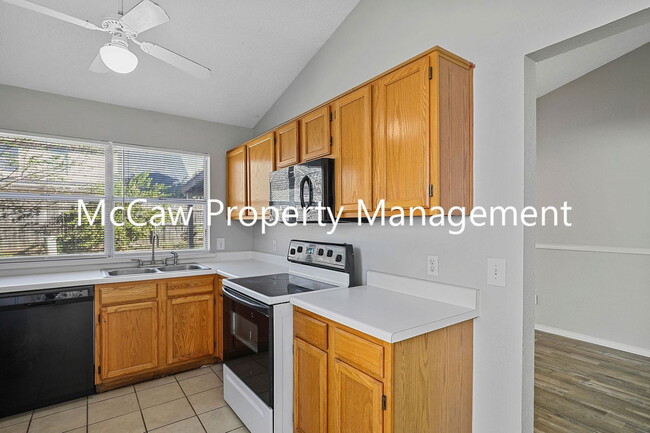 Foto del edificio - 3801 Huckleberry Dr