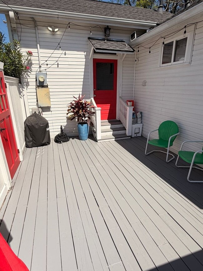 Photo - 2BD/1.5BA Single Family Home with Fenced In Deck