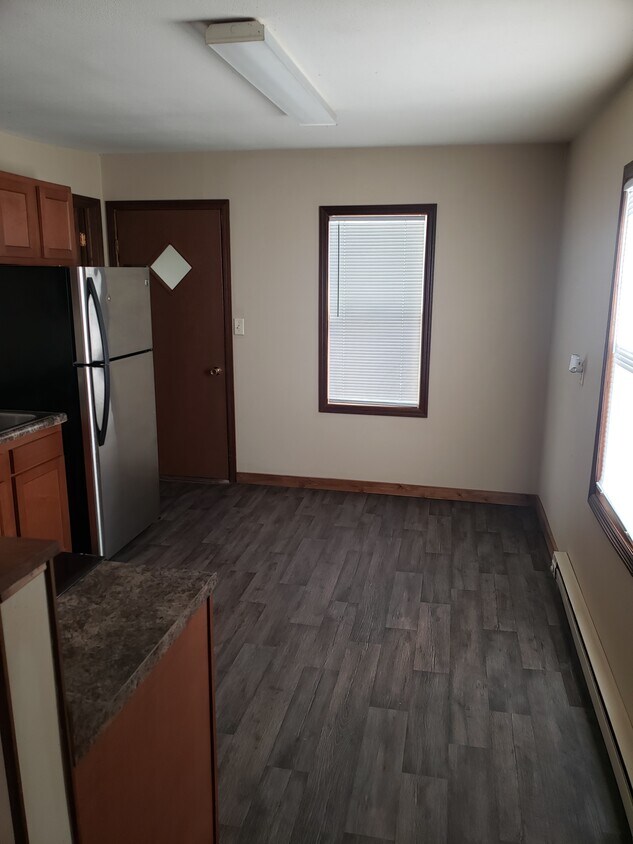 527 N Farwell St, Eau Claire, WI 54703 House Rental in Eau Claire, WI