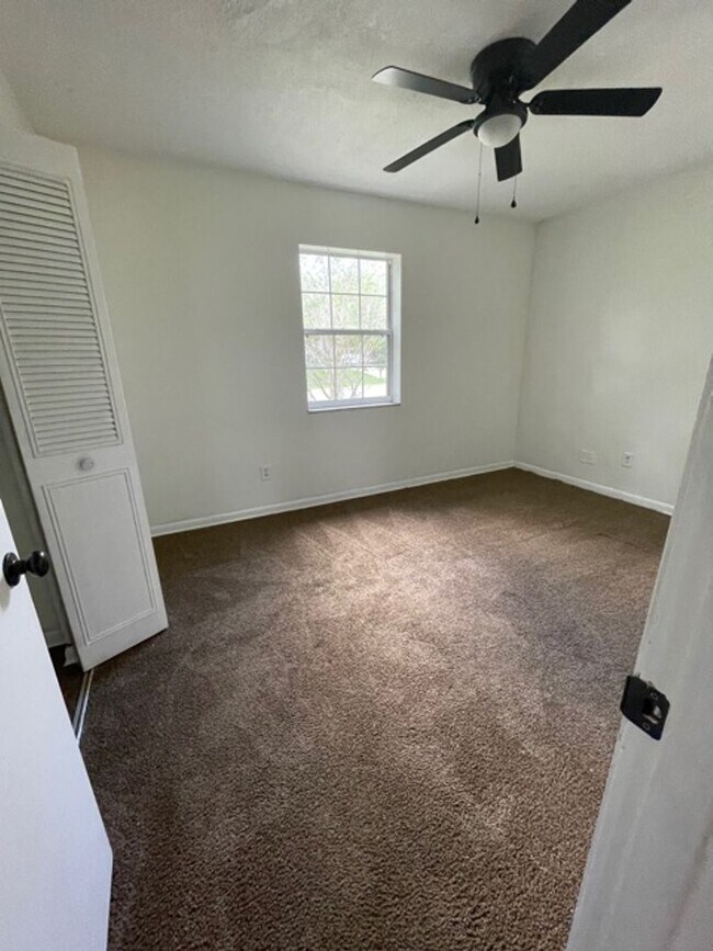 Building Photo - 2 Bed 1 Bath Home | Pet Friendly | Washer ...