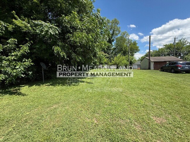 Foto del edificio - 2620 Woodbine Ave