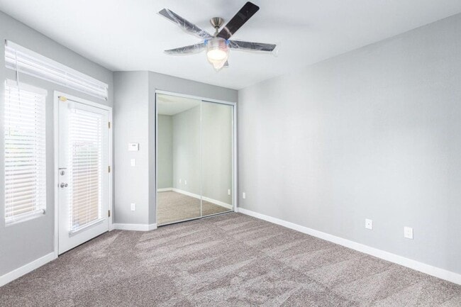 Foto del edificio - 3 bed remodeled  Old Town condo w/garage