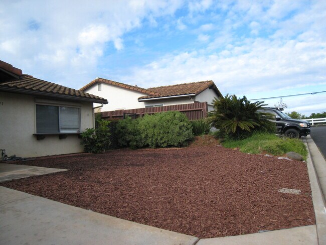Foto del edificio - 711 Honeydew Ln