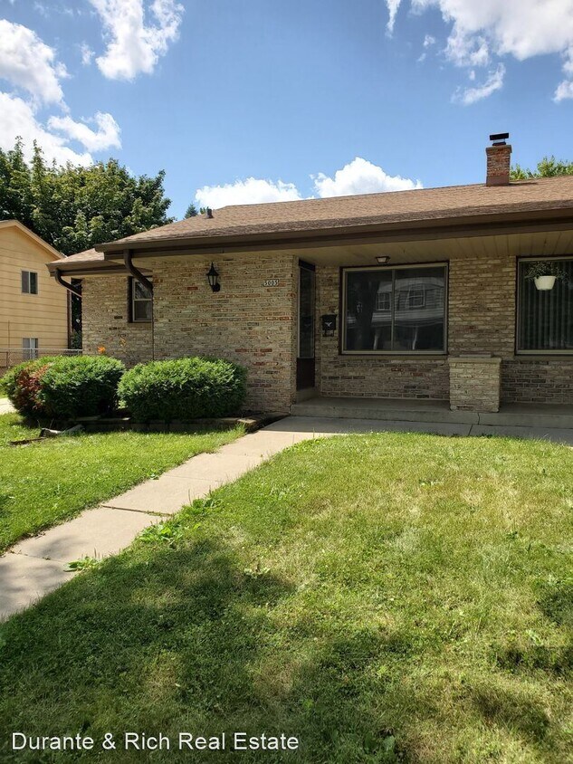 Primary Photo - 3 br, 2 bath House - 5005 N 106th St