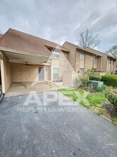 Building Photo - 9515 Hidden Oak Way,