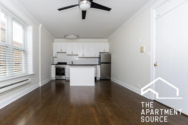 Building Photo - 918 Green Bay Rd