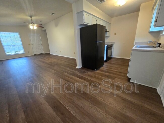 Foto del edificio - 409 Shadow Way Ln