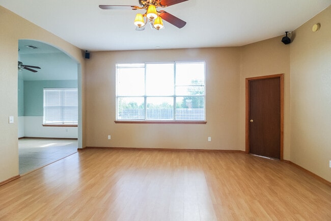 Building Photo - 912 Westbury Terrace
