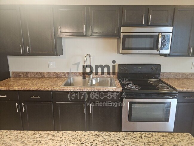 Building Photo - 1 W 28th St