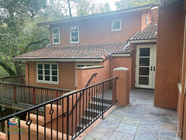 Foto del edificio - $4,595 - Large Gorgeous 3/2 Tri-Level Home with Beautiful Views in Gilroy near Wineries