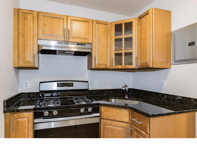 Building Photo - 4986-4990-4990 Benning Rd SE