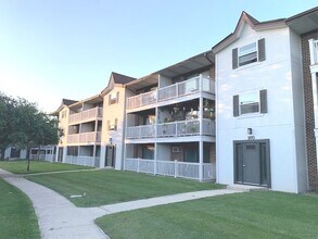 Building Photo - 137 N Gregory St