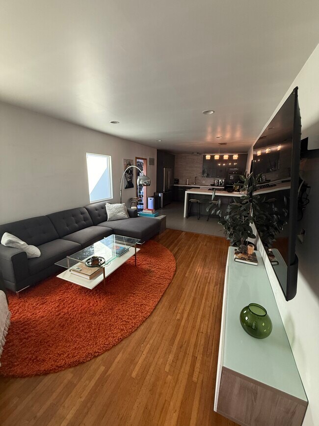 Foto del edificio - 4919 Klump Ave