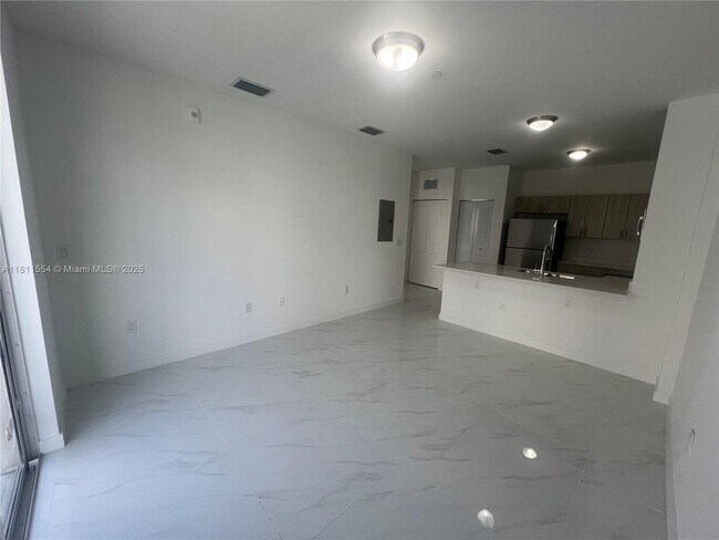 Foto del edificio - 1010 SW 69th Ave