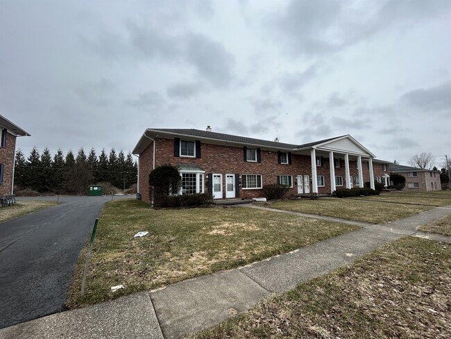 Building Photo - 34 Oakridge Dr