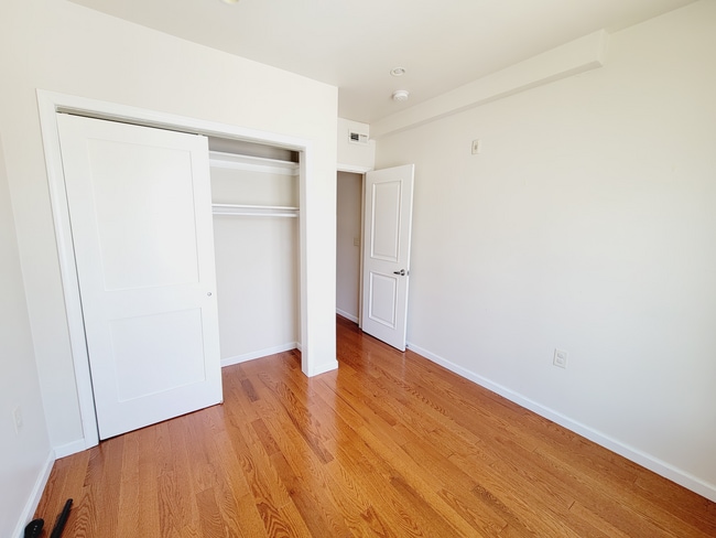 Building Photo - 1811 N Gratz St