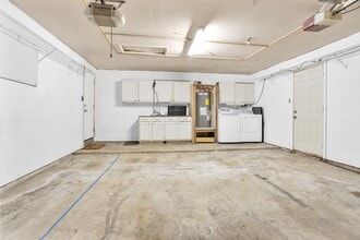 Building Photo - 13650 Cherrydown St