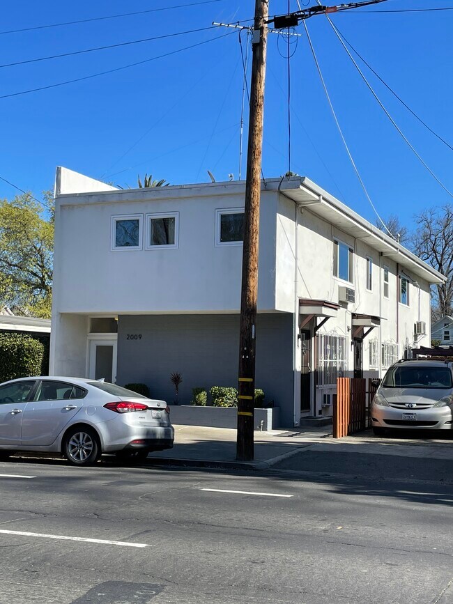 Building Photo - 2009 10th St
