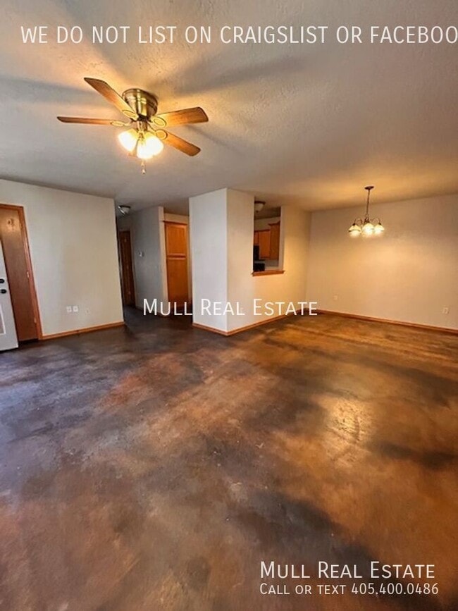 Building Photo - 2828 SE 89th Terrace