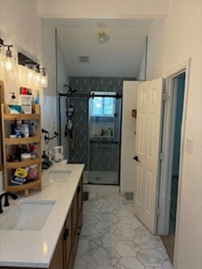 Building Photo - 3 Bedroom Single Family Home in Fort Worth