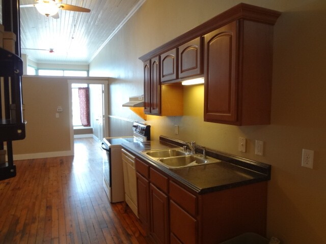 Interior Photo - 745 Main St