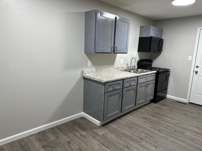 Building Photo - 6 Foxboro Cv