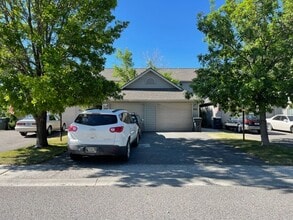 Building Photo - 427 W Shore Dr