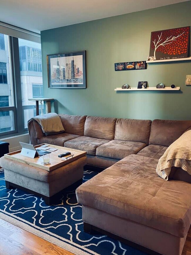 Foto del edificio - 565 W Quincy St