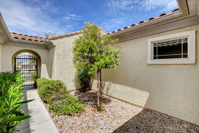 Building Photo - 8216 Imperial Lakes St