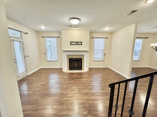 Building Photo - 1359 Island Pl E