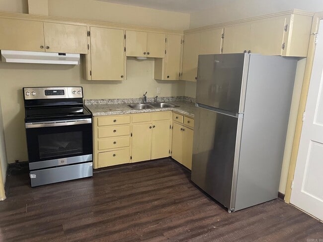Building Photo - 216 Meadow Park Dr
