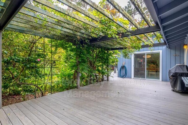 Foto del edificio - 4081 Sunridge Rd