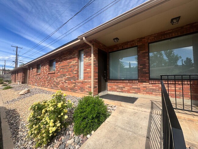 Foto del edificio - Cute, Cozy, Downtown Beauty.