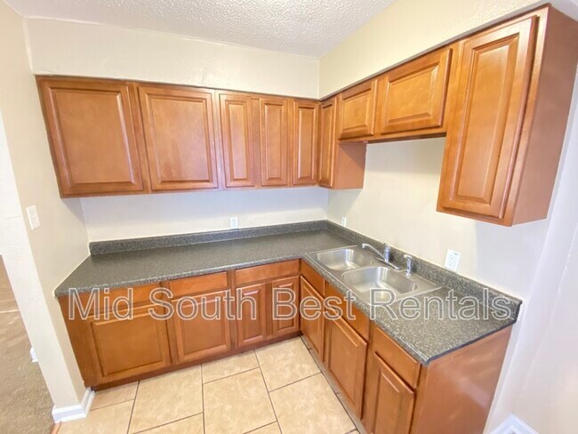 Foto del edificio - 3194 Hardin Ave