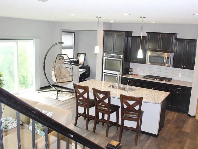 Foto del edificio - 5720 Ranier Ln N