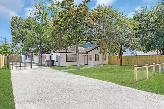 Foto del edificio - 1724 Elmview Dr