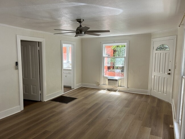 Building Photo - 586 Woodland Dr