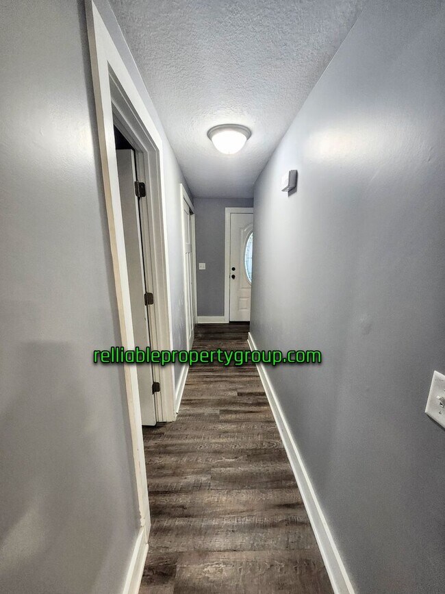 Building Photo - New Listing in Fort Wayne