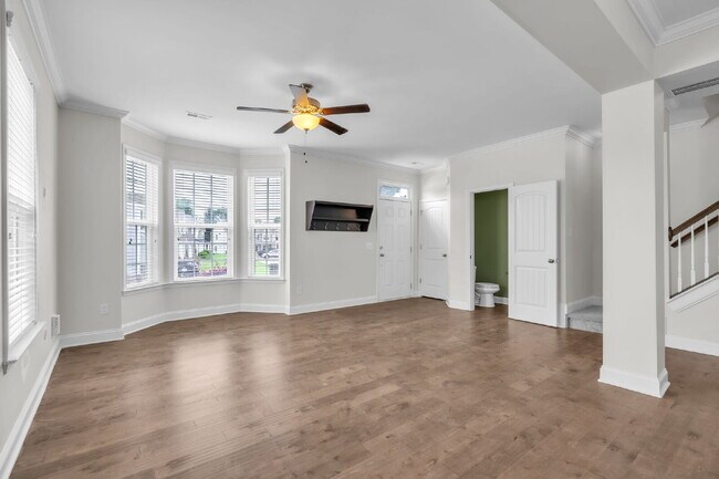 Foto del edificio - Luxury 3BR/2.5BA Townhome in Riverside Area with Modern Upgrades $1,850/mo rent